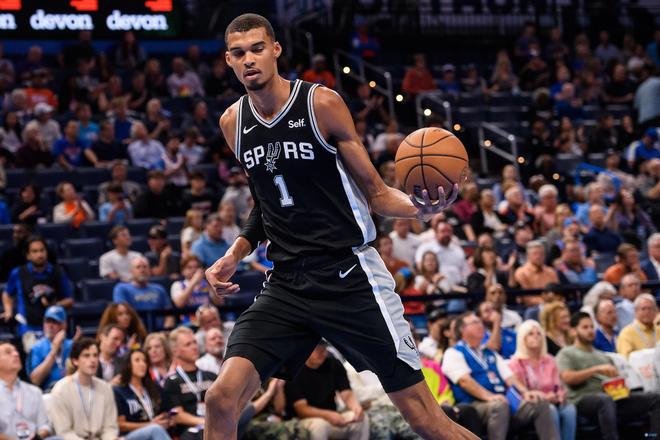 示出极大的 示出极大的